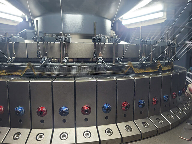 Circular knitting machine