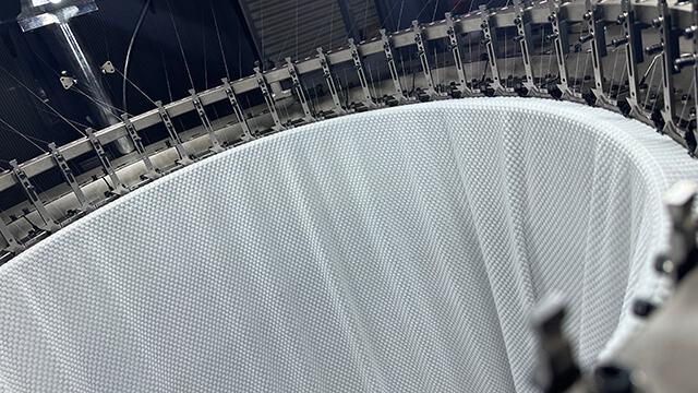 What materials can be used with a knitting machine?