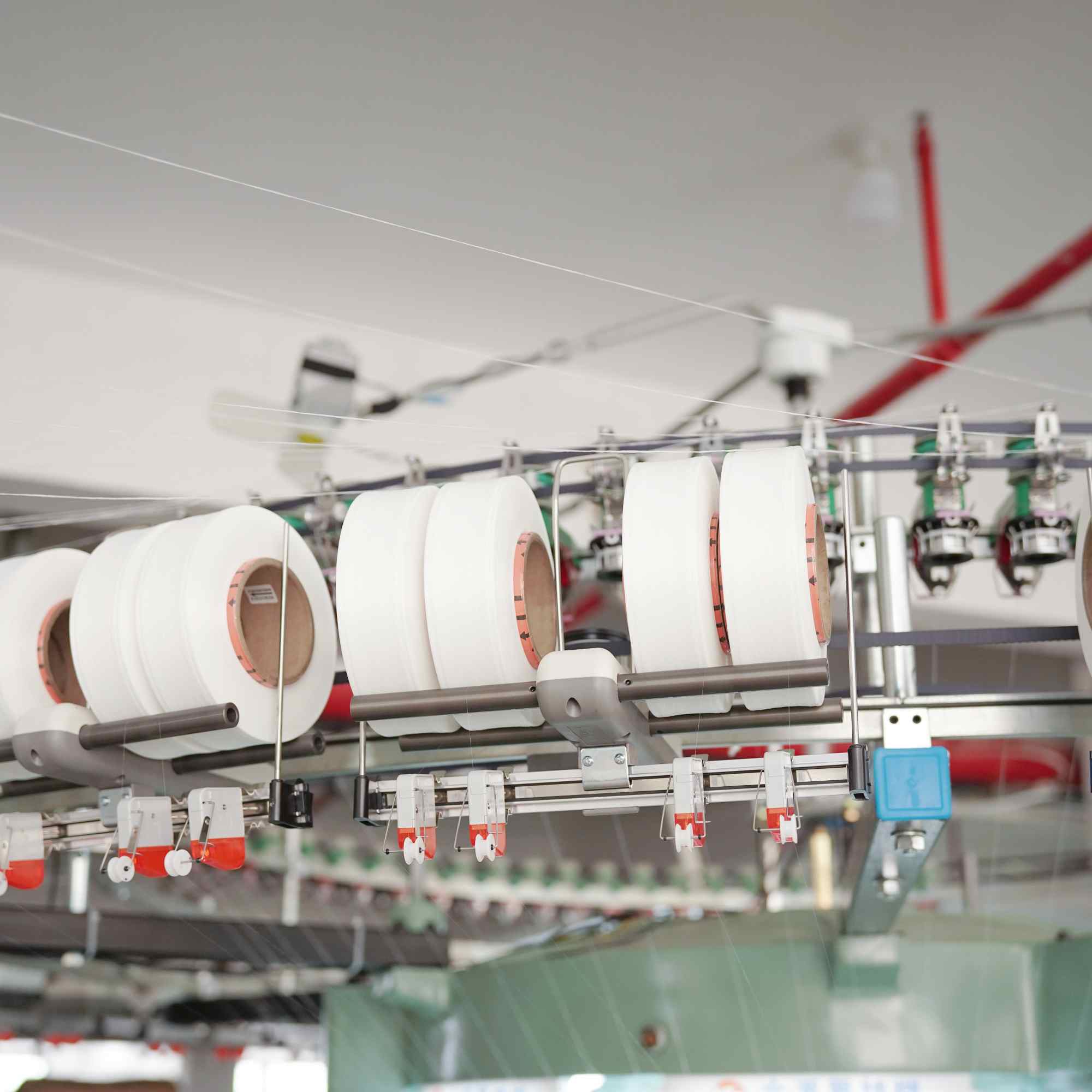 Spandex yarn feeder
