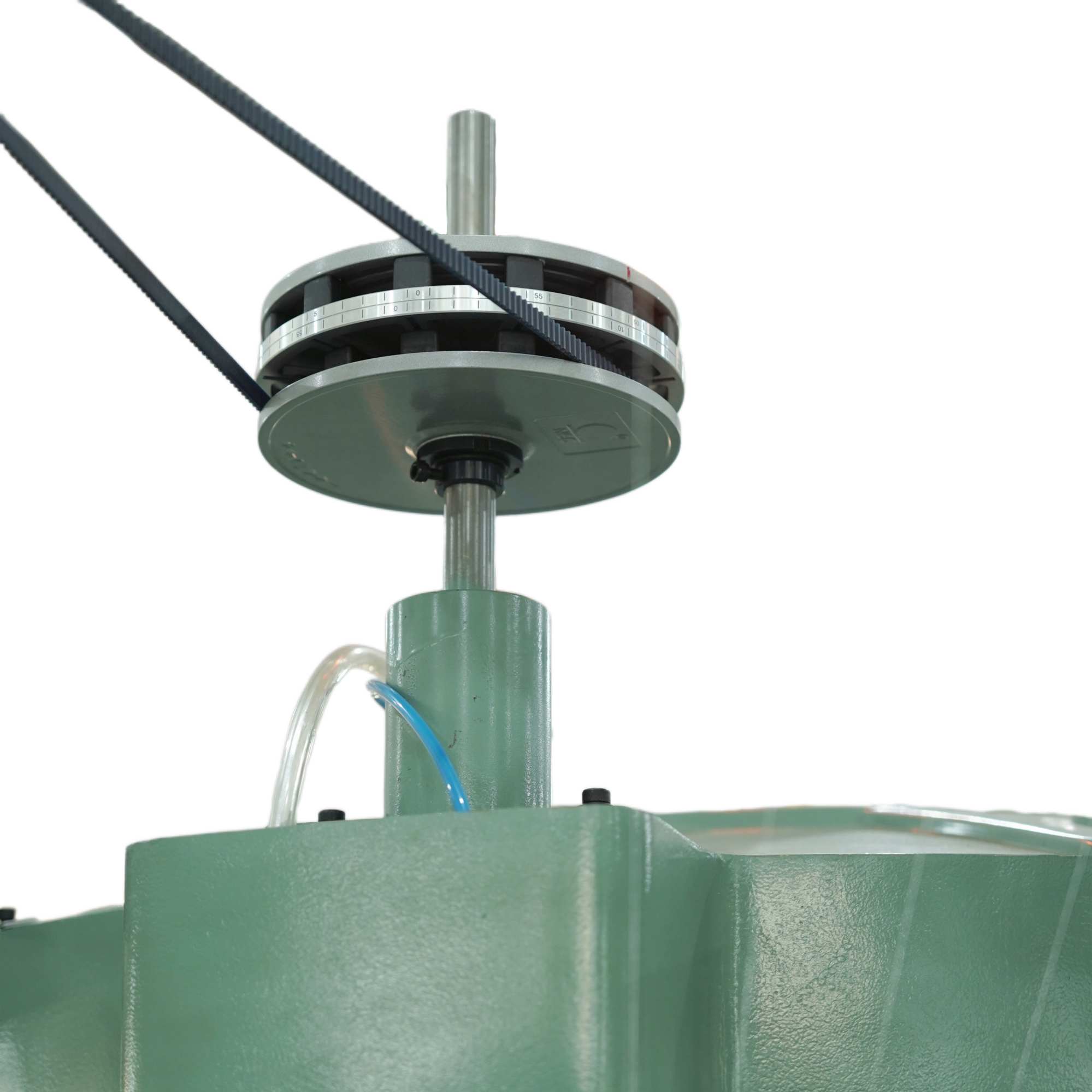 Yarn feeding device