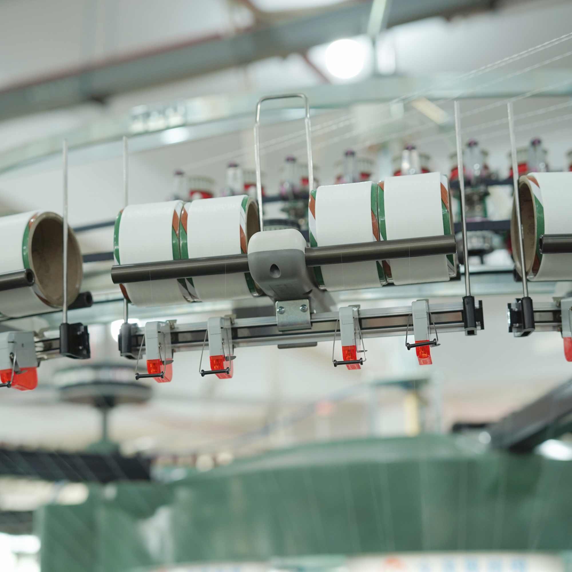 .Spandex yarn feeder