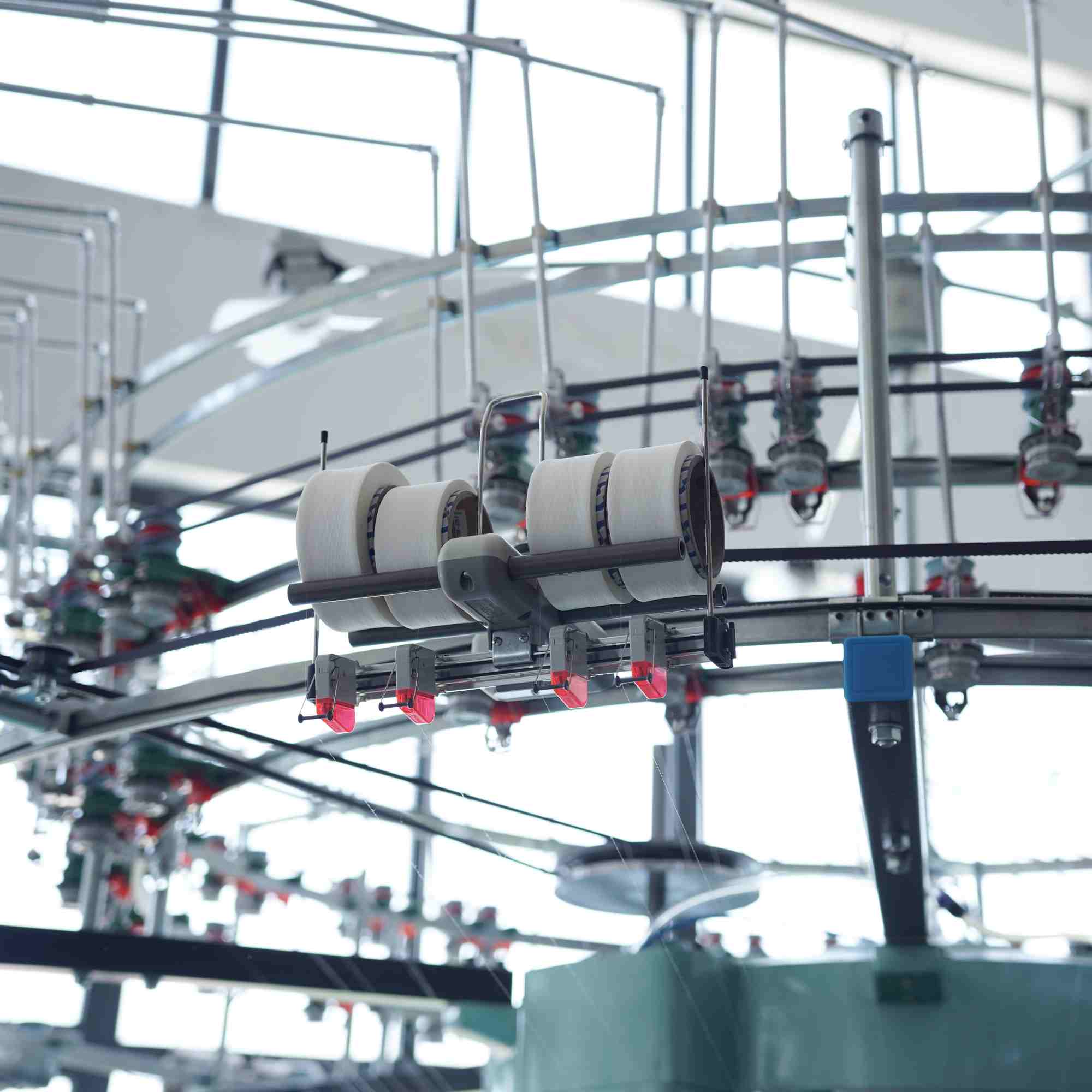 Spandex yarn feeder
