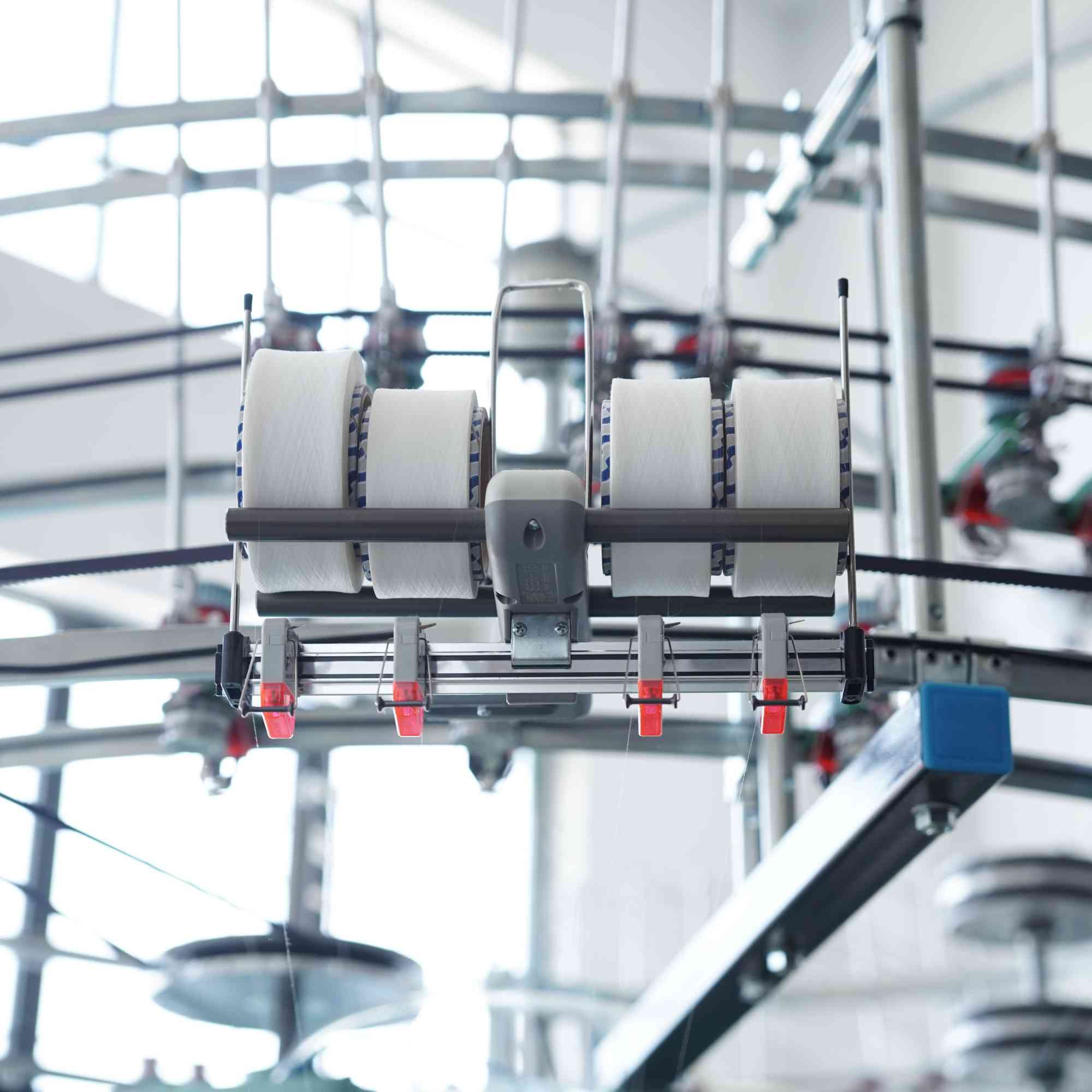 Spandex yarn feeder